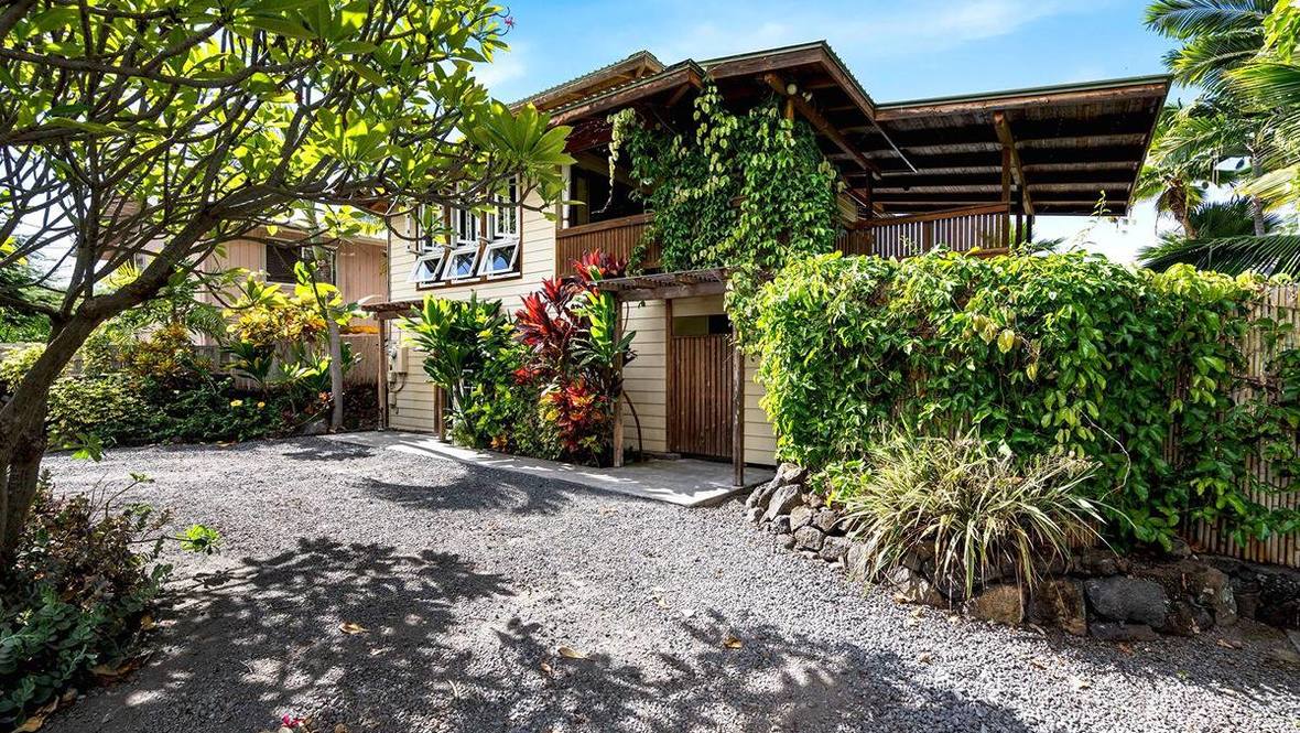 766176 HOLUALOA BEACH RD House for Sale in KAILUAKONA 706107