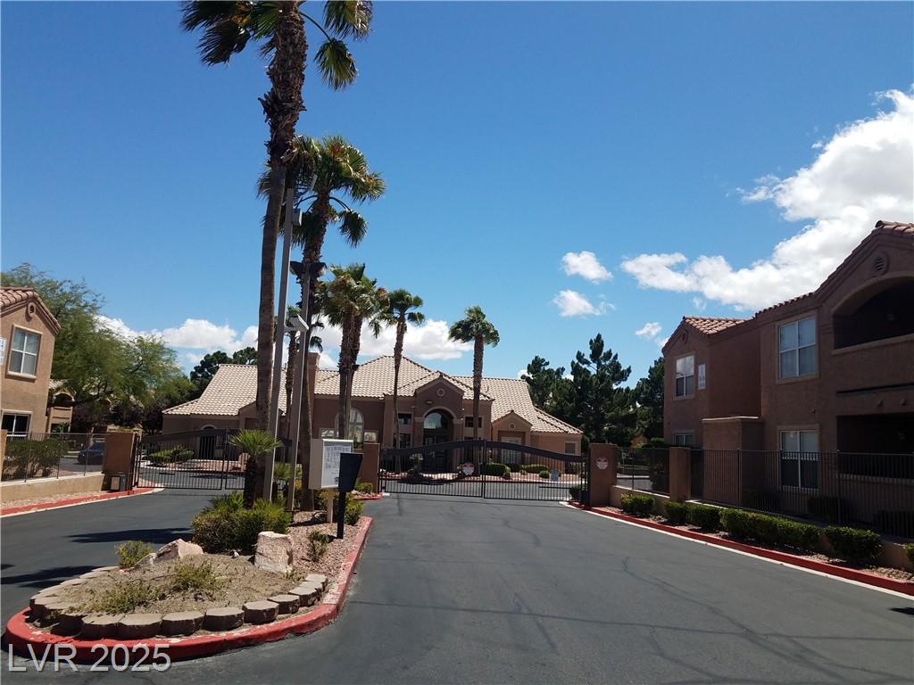 8101 Flamingo RD