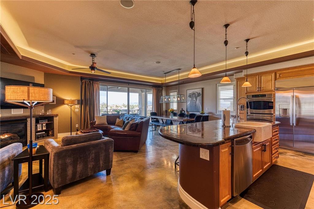 9216 Tesoras DR
