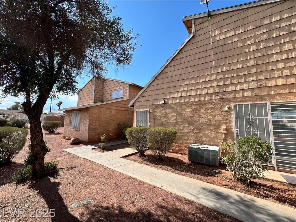 5165 Gray LN