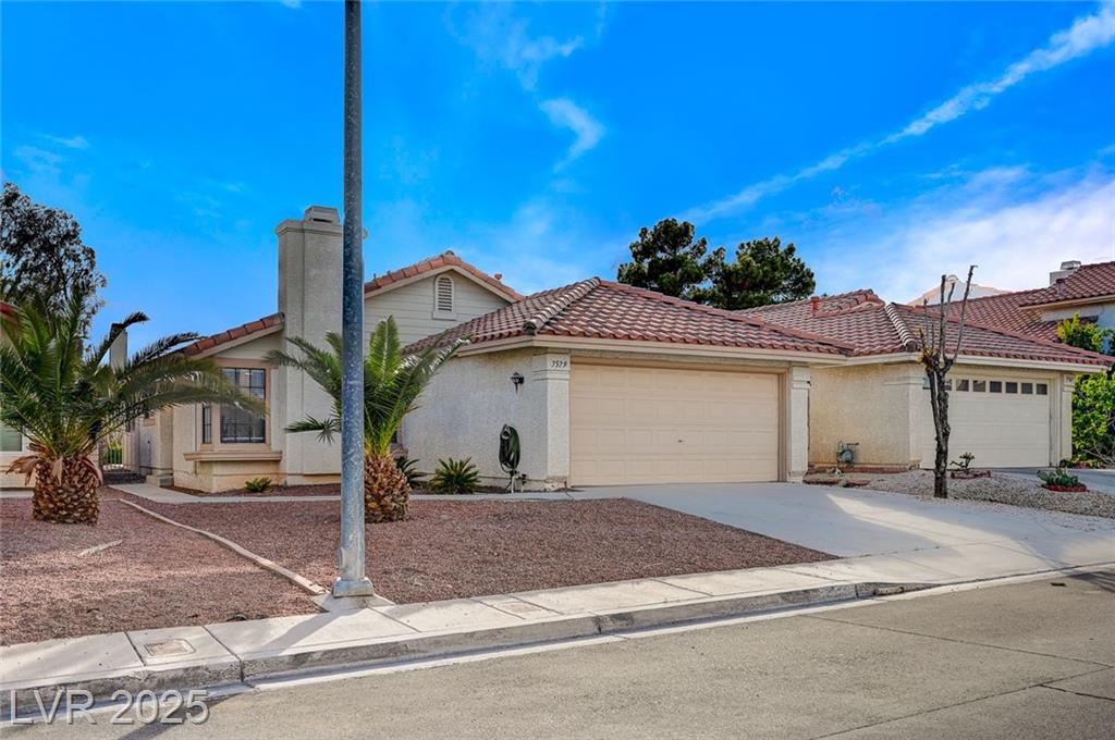 7579 Kalmalii AVE
