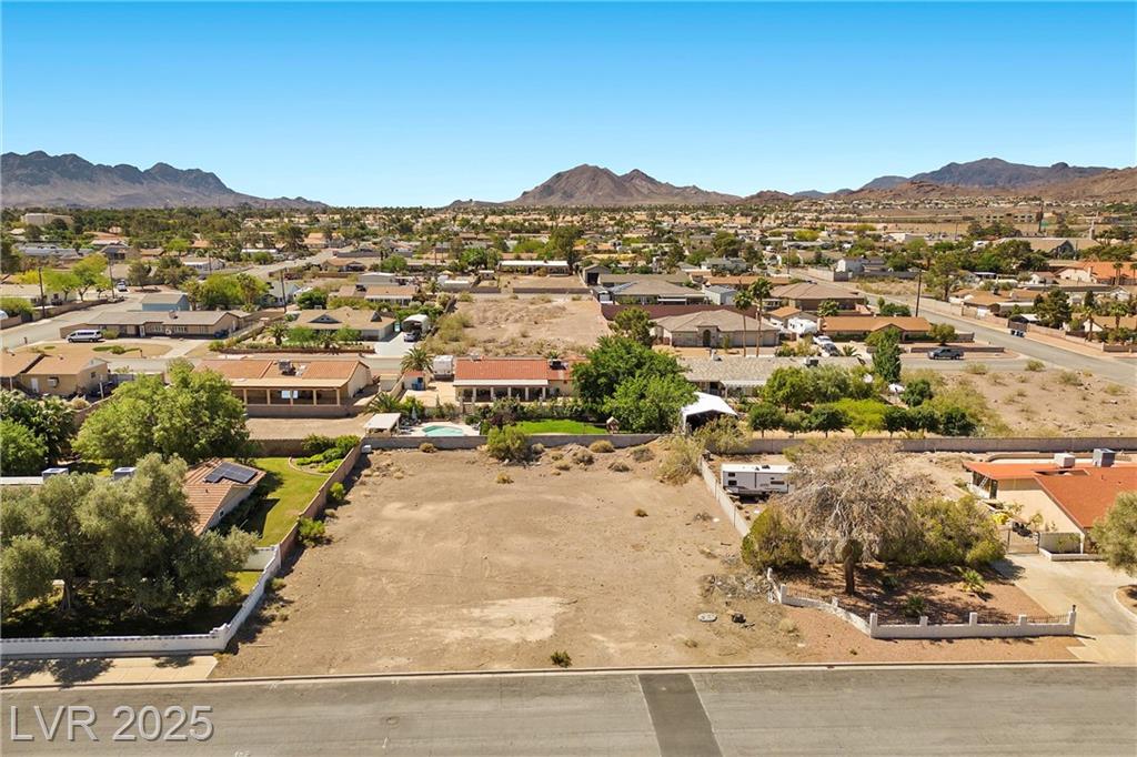 221 E. Longacres 