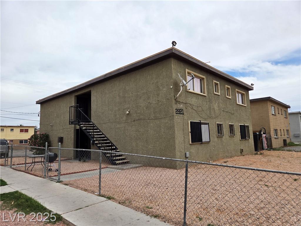 2921 Elm AVE