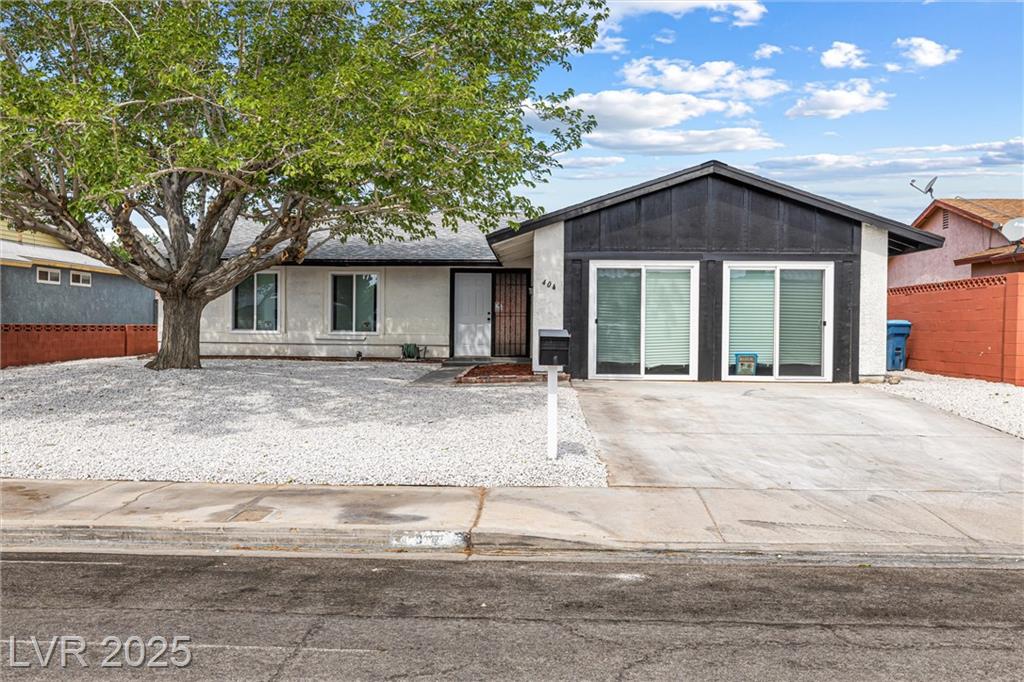404 Vassar LN