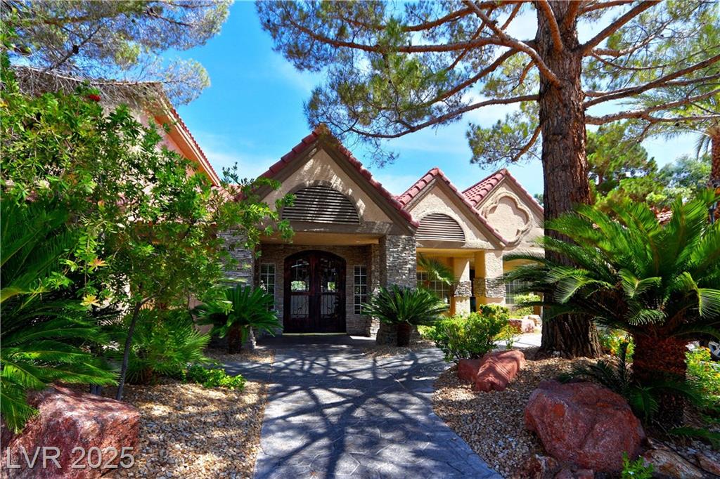 2200 Fort Apache RD