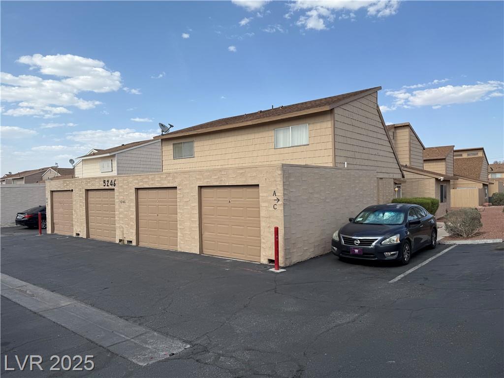 5246 Golden LN