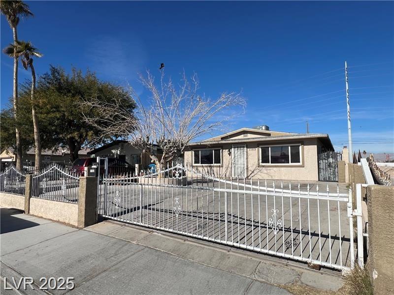 1152 Miller AVE