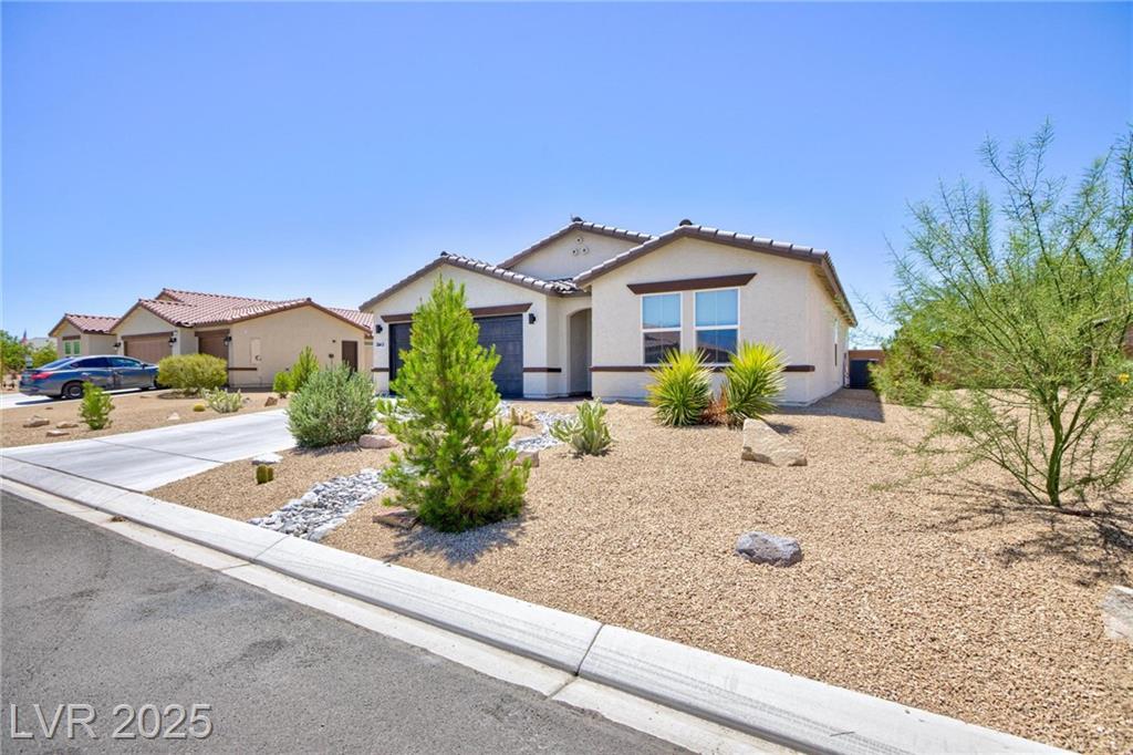 3843 Gunnison AVE