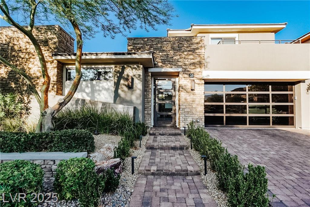 50 Grey Feather DR