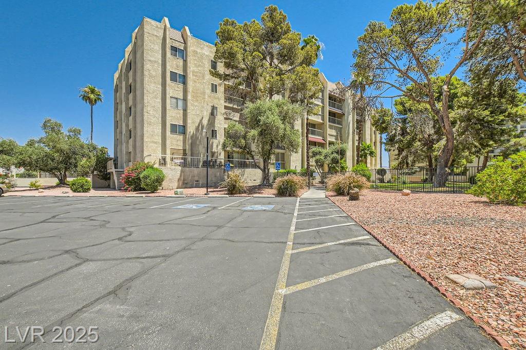 750 Royal Crest CIR