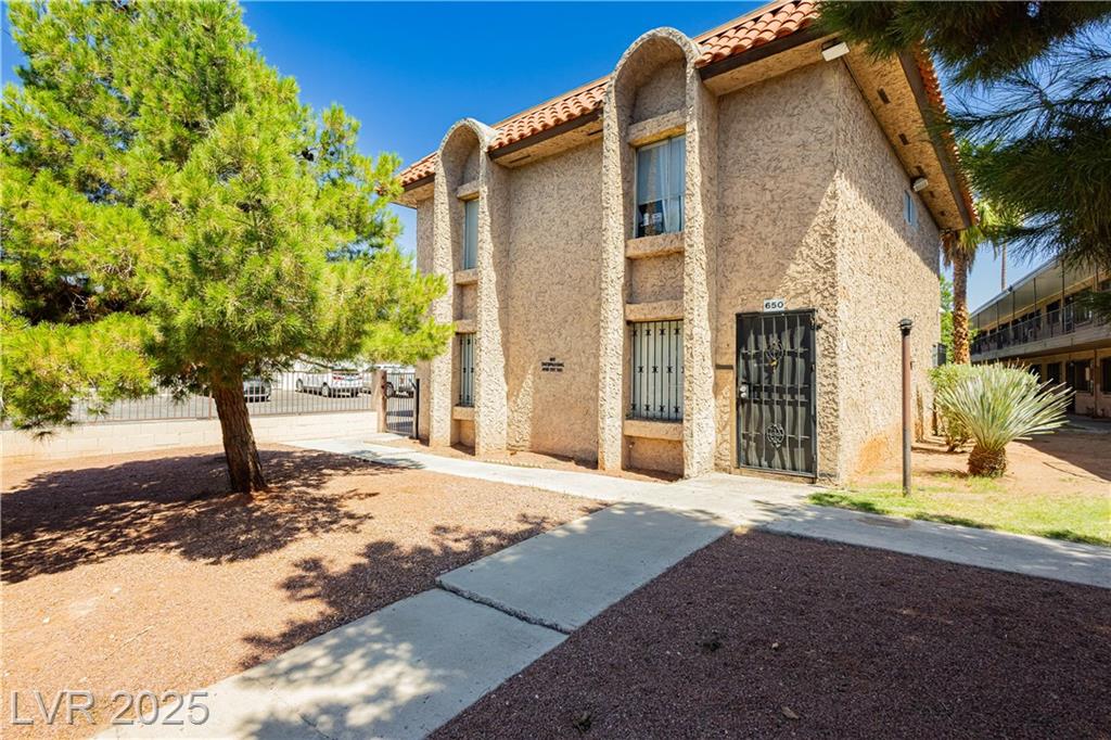 605 Royal Crest CIR