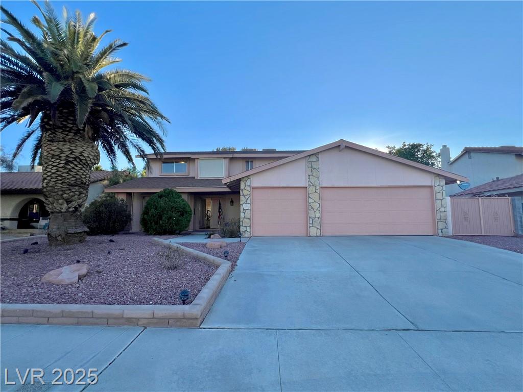 304 Broxton LN