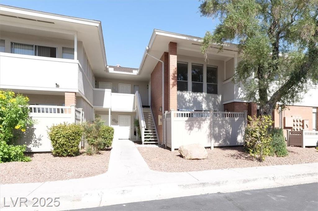 698 Oakmont AVE