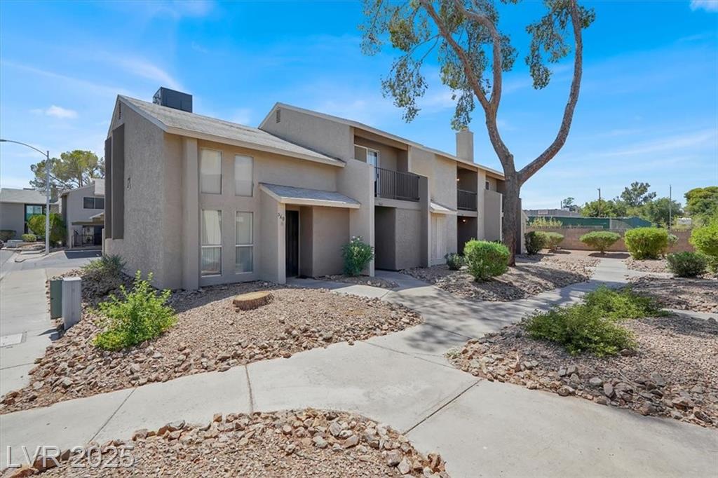 566 Sellers PL