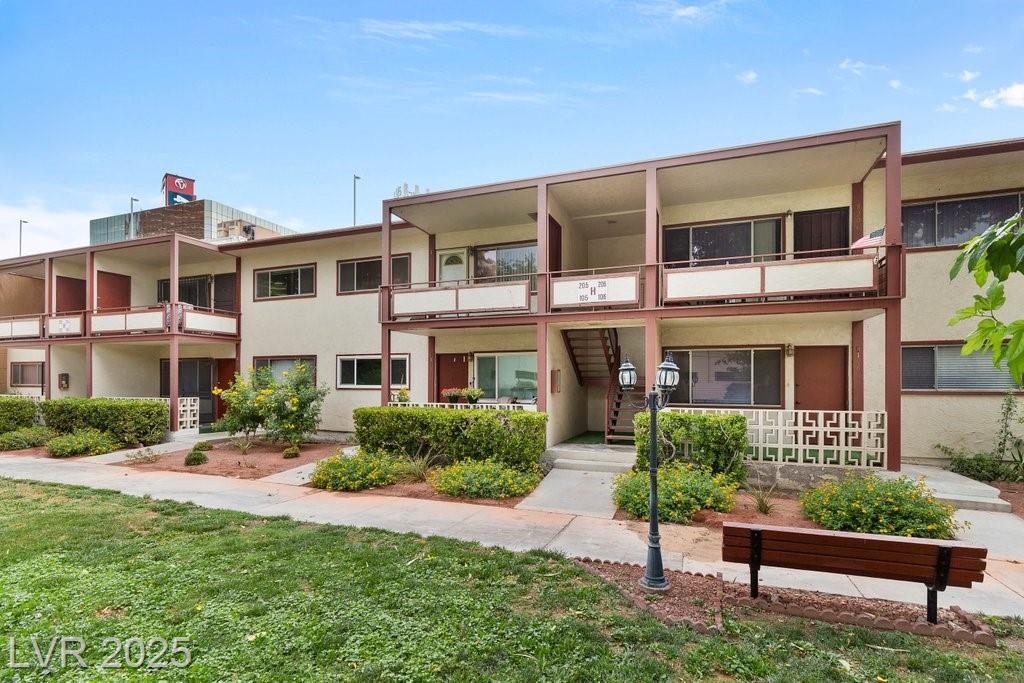 350 Desert Inn RD