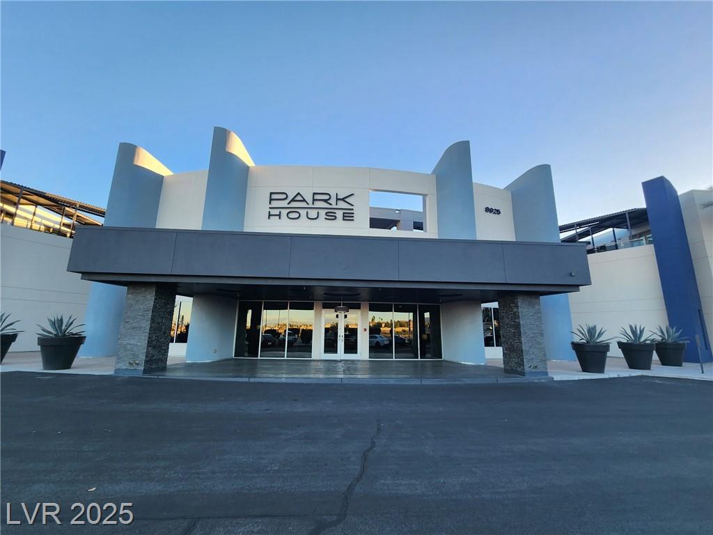 8925 Flamingo RD