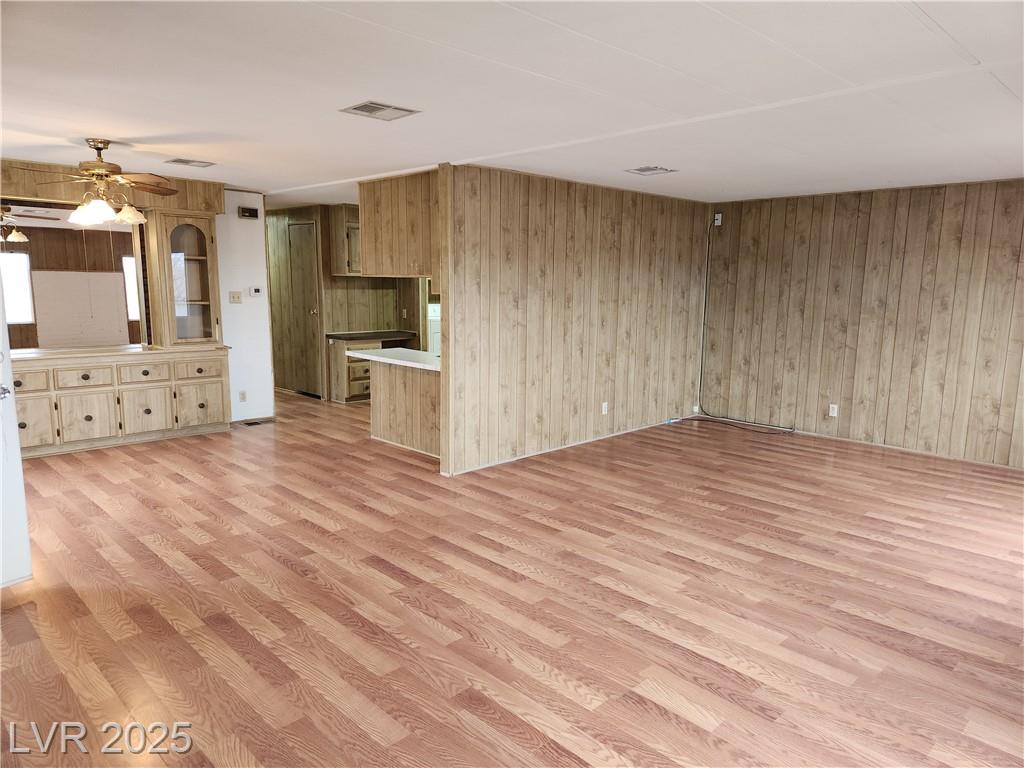 1111 Hardy LN