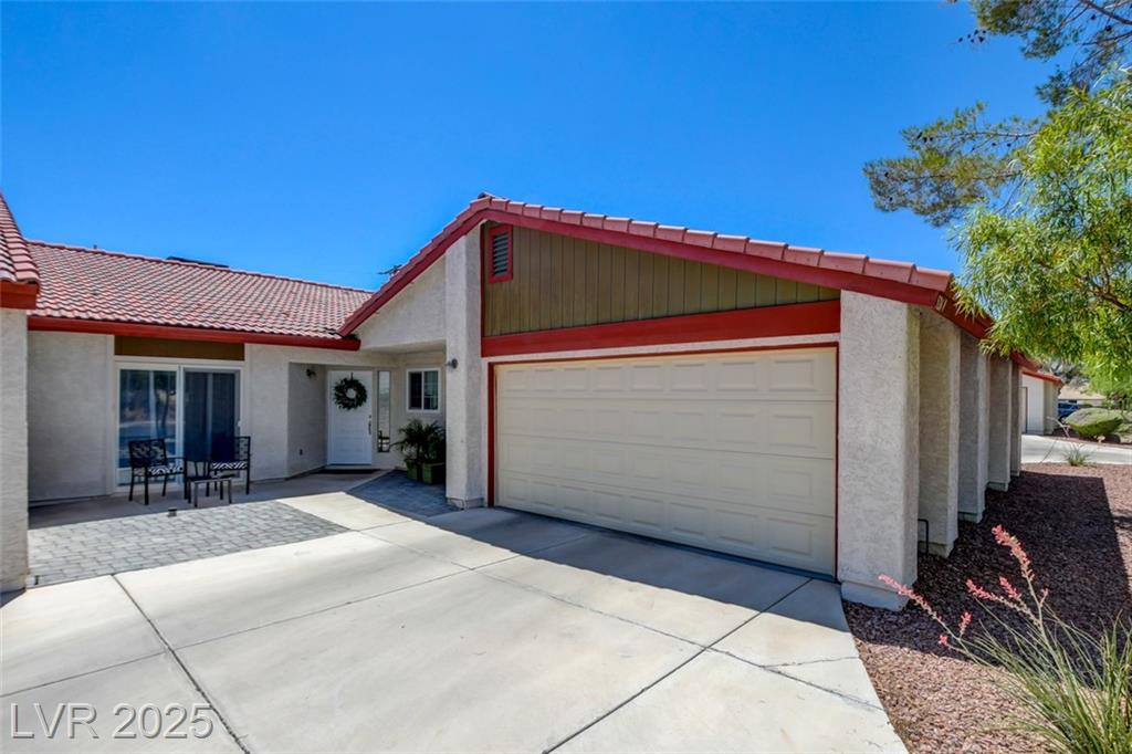 5260 Dickens DR