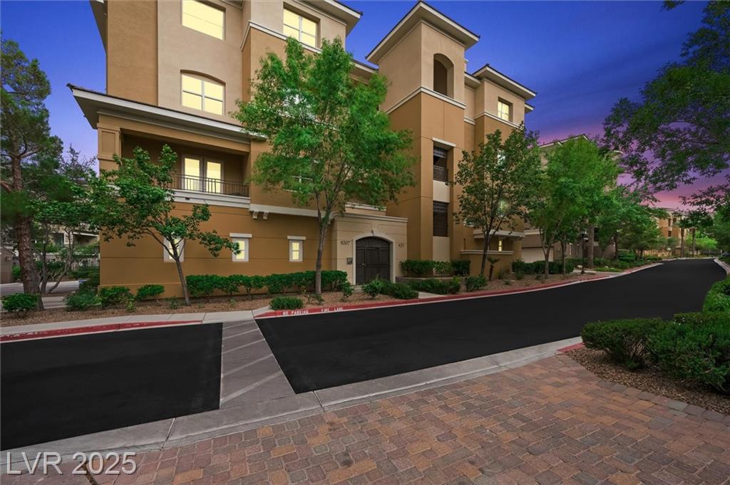 9207 Tesoras DR
