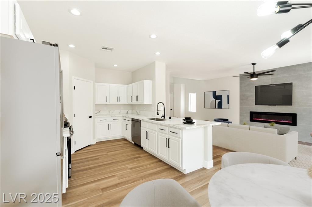 9349 Lakefront Color ST