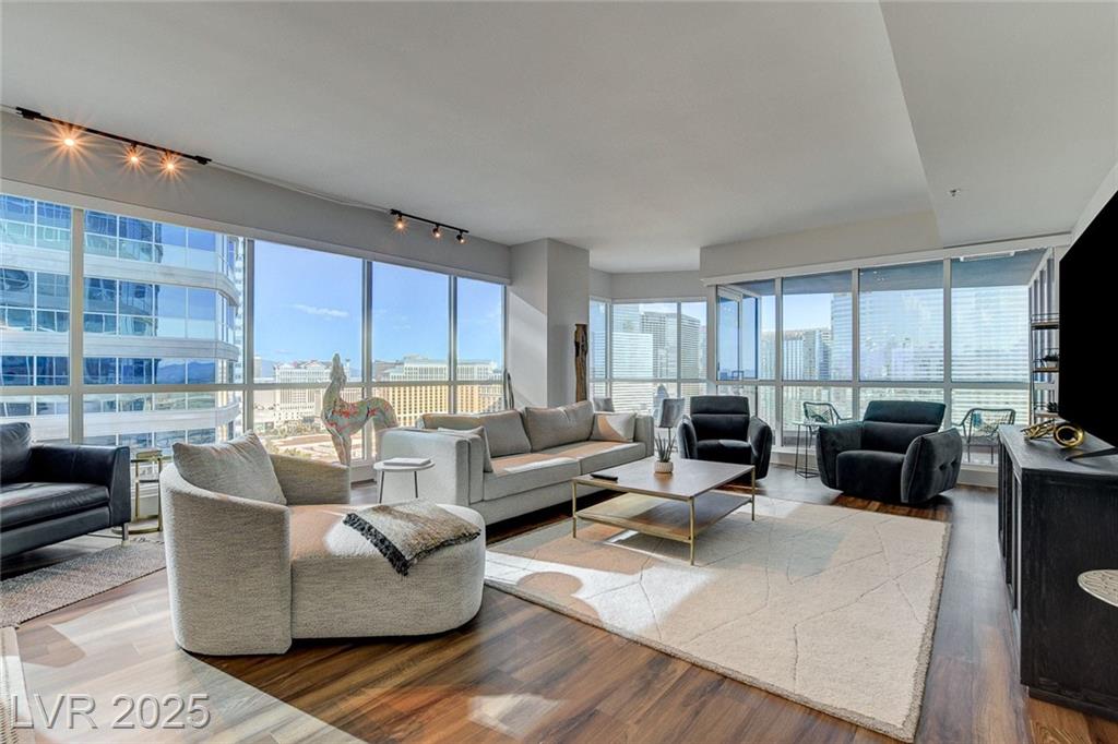 4575 Dean Martin DR