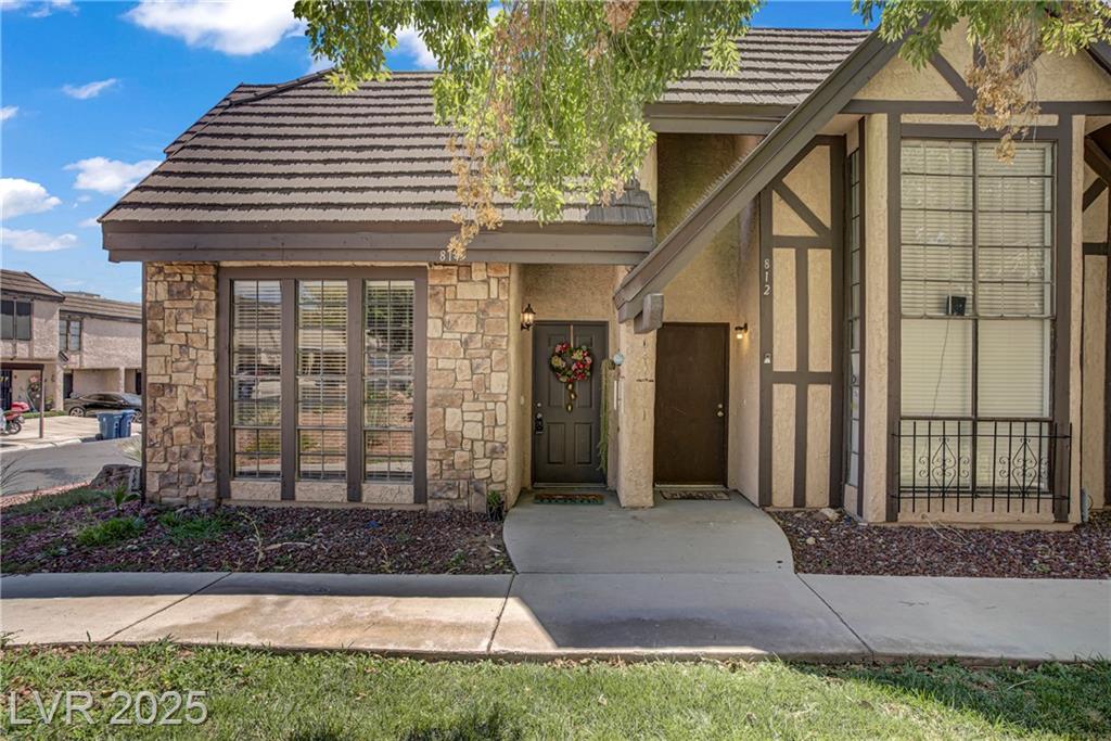 814 Pepperwood LN