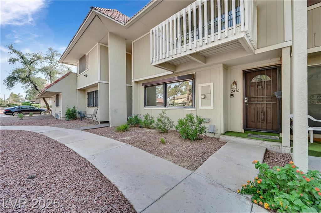 2410 Paradise Village WAY