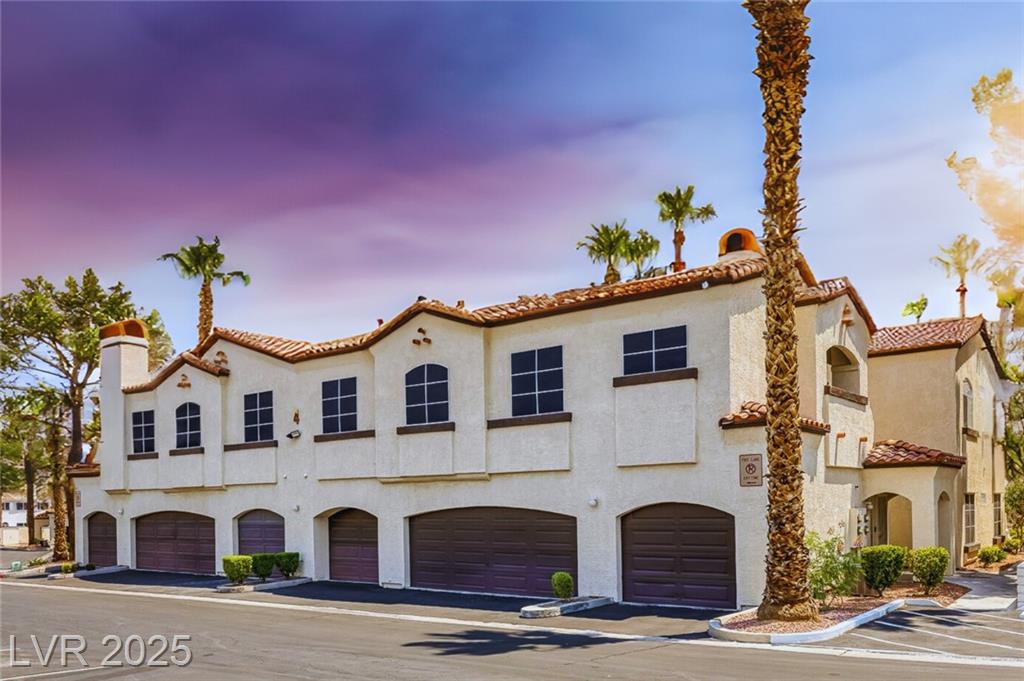 2975 Bluegrass LN