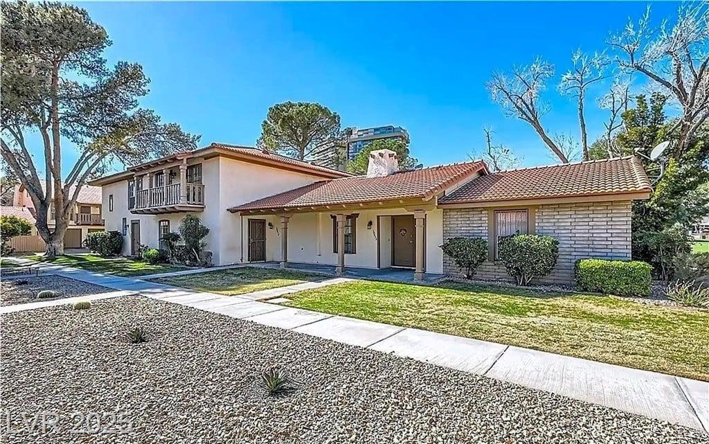 3045 Pinehurst DR
