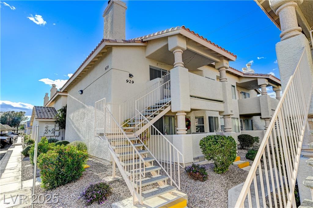 929 Rockview DR