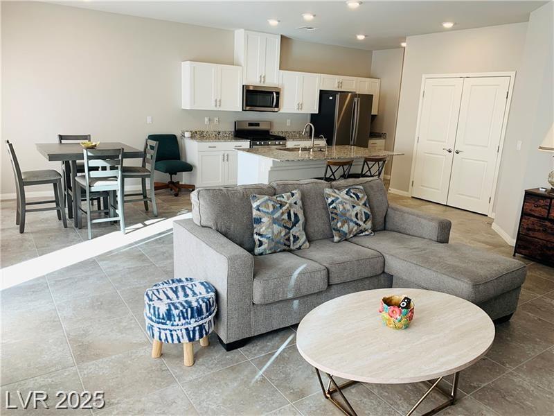 7867 Pink Opal AVE