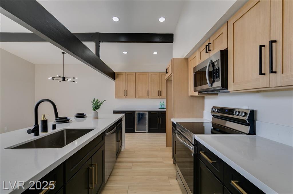 812 Hogan DR