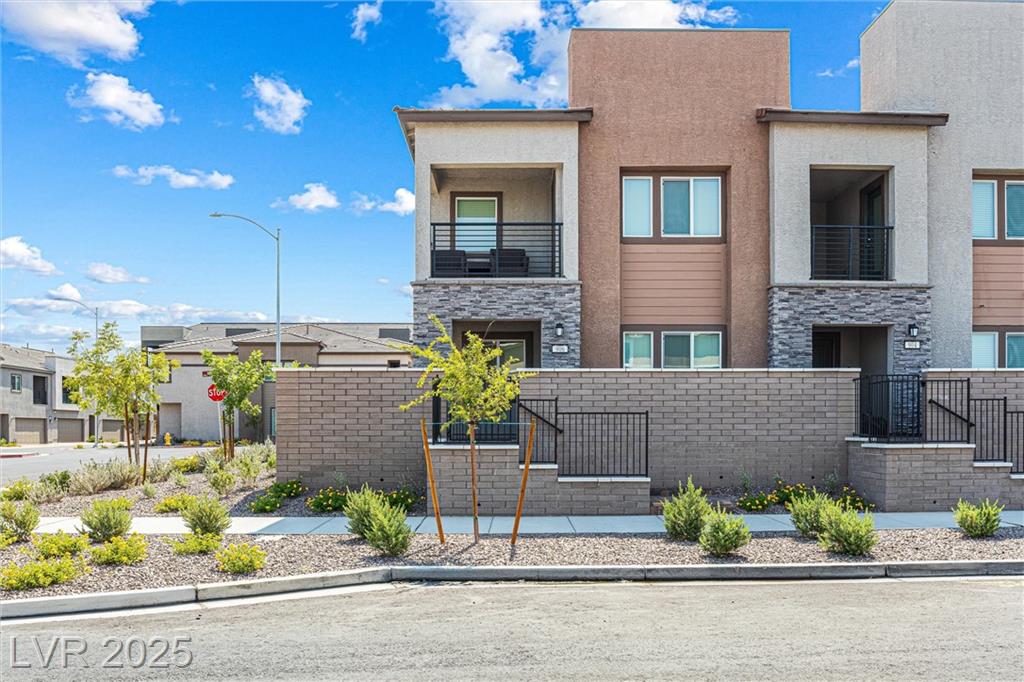 906 Cadence View WAY