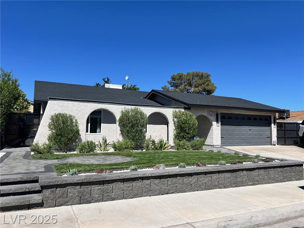 1121 Mariposa WAY