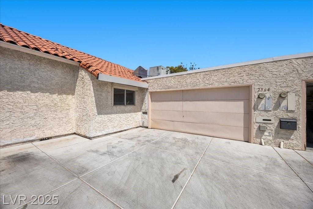 2564 Love ST