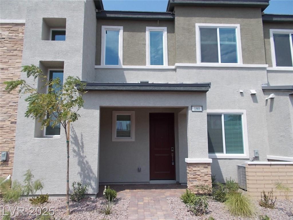 180 Freeport View PL