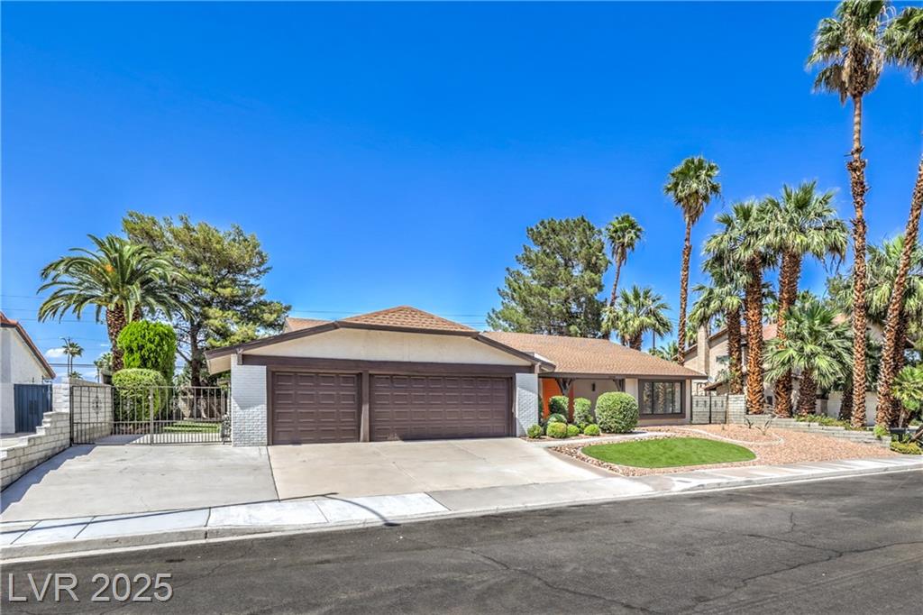 2504 La Solana WAY