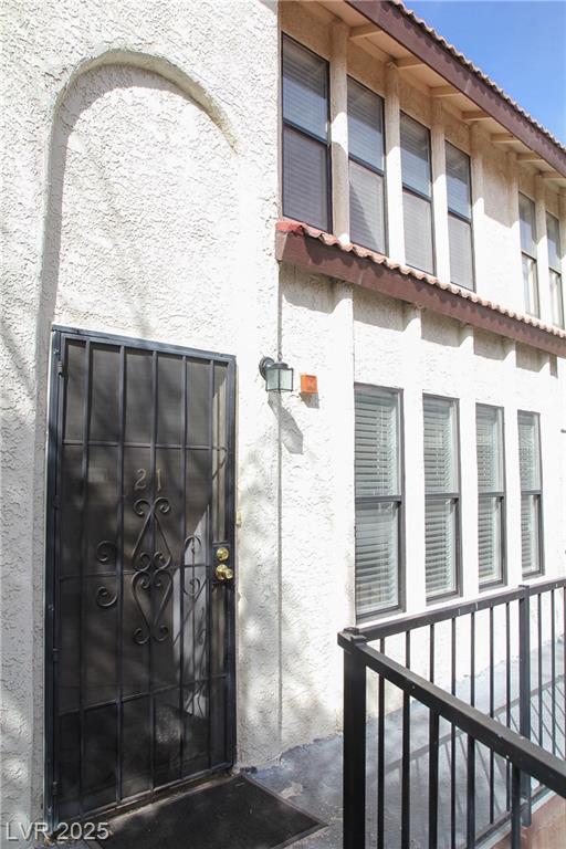 2080 Karen AVE