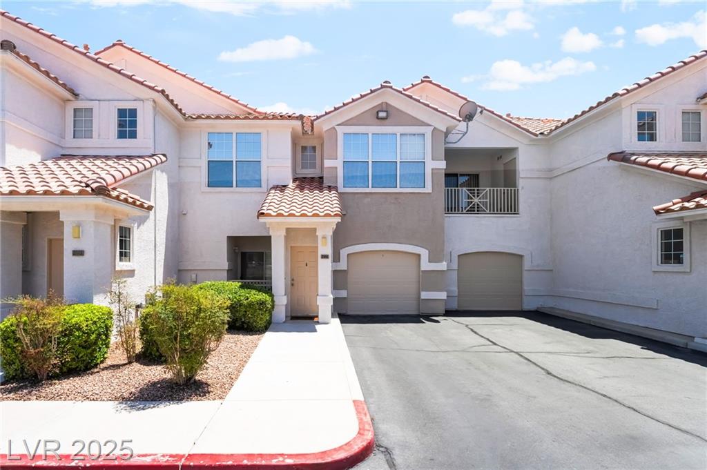 8555 Russell RD