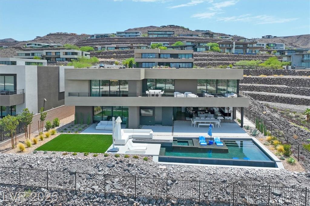 807 Magnum Cliff CT