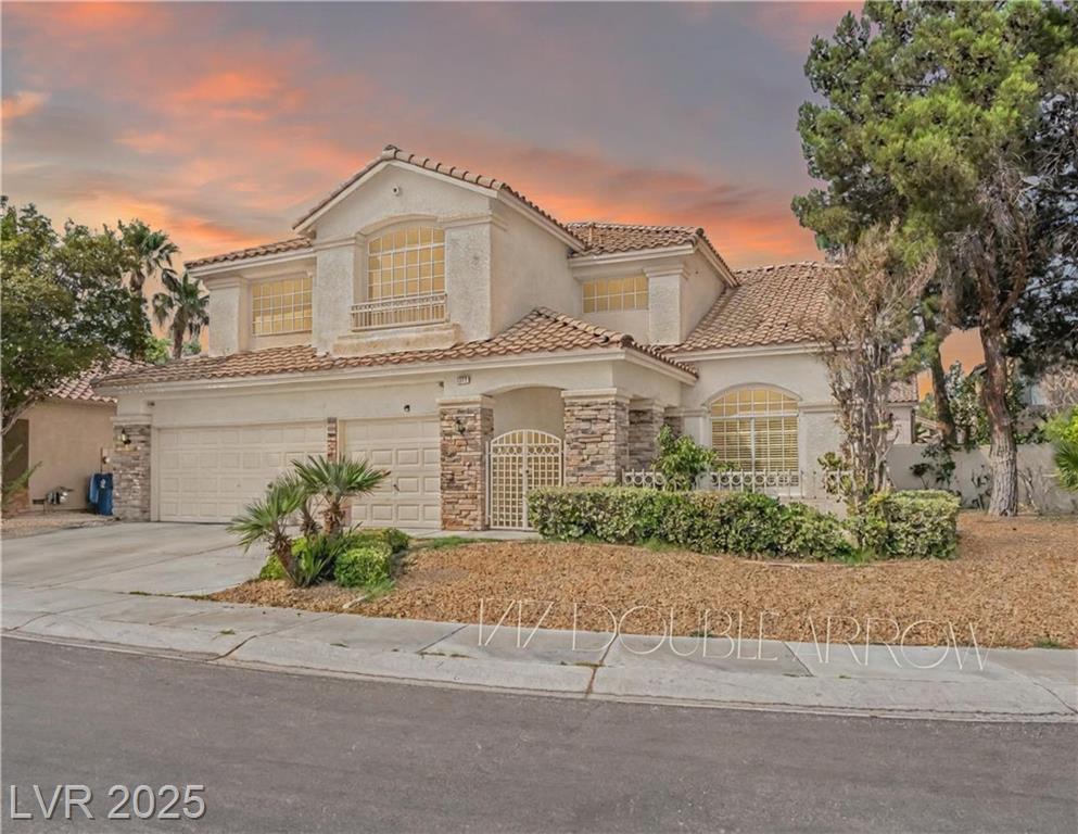 1717 Double Arrow PL
