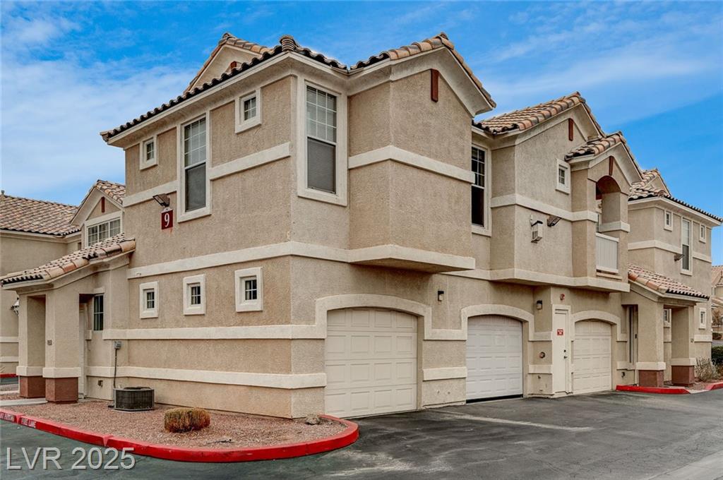 5855 Valley DR