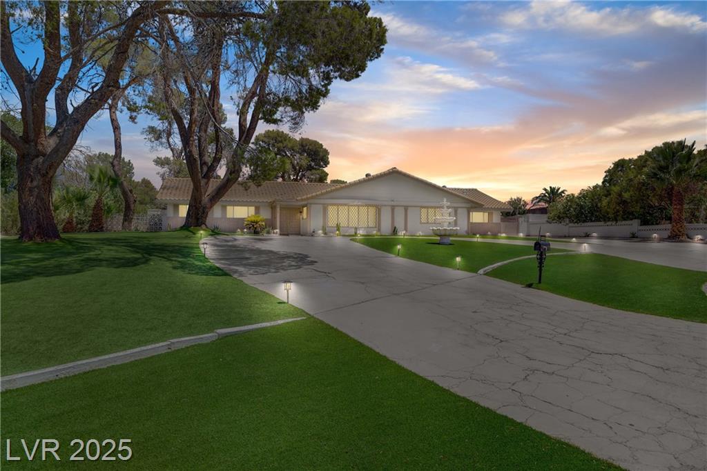4568 Carriage LN