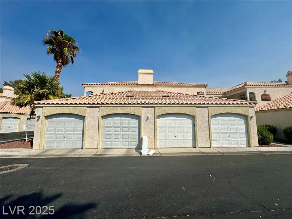 1900 Torrey Pines DR