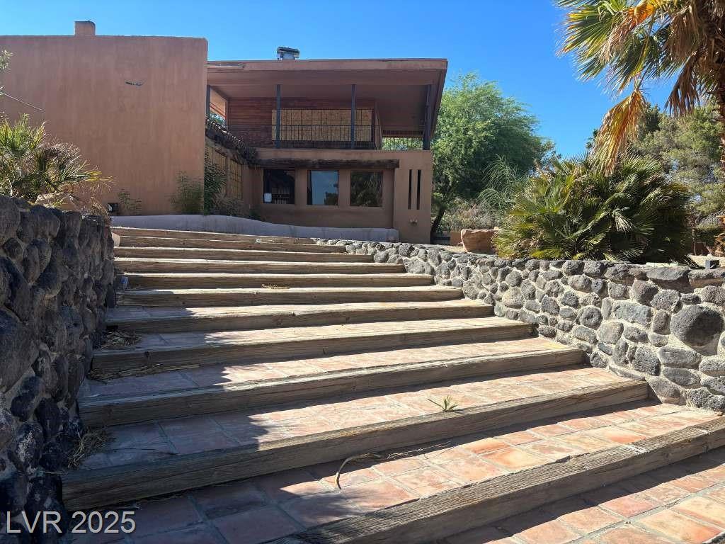 3006 La Mesa DR
