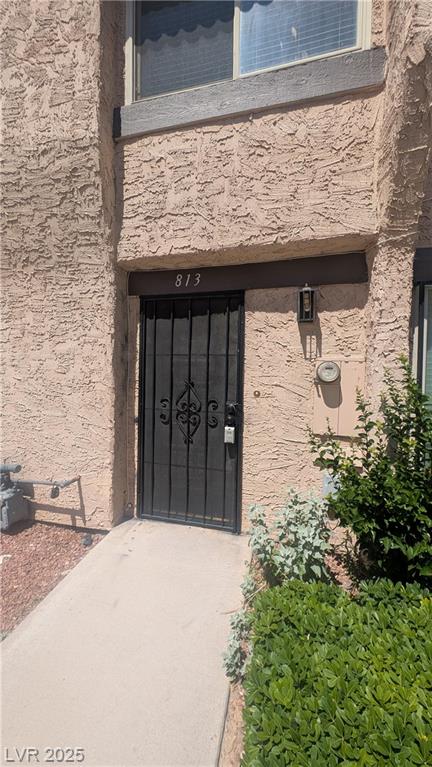 813 Pepperwood LN