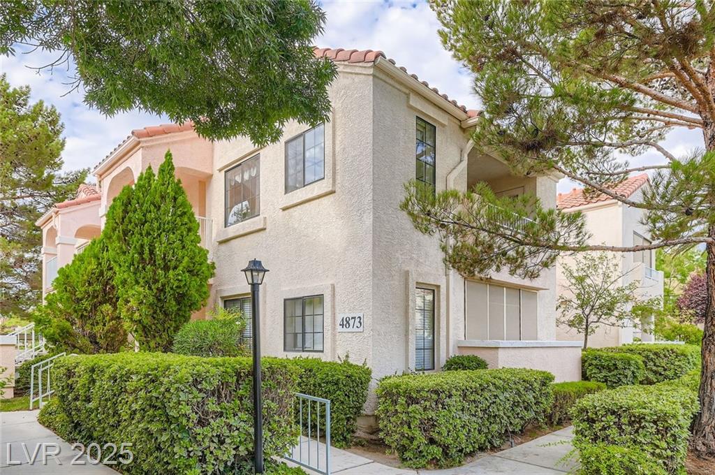 4873 Torrey Pines DR
