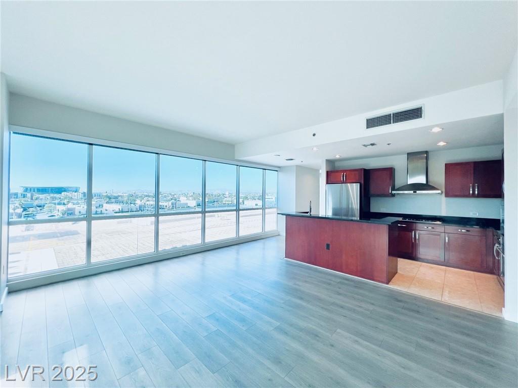 4575 Dean Martin DR