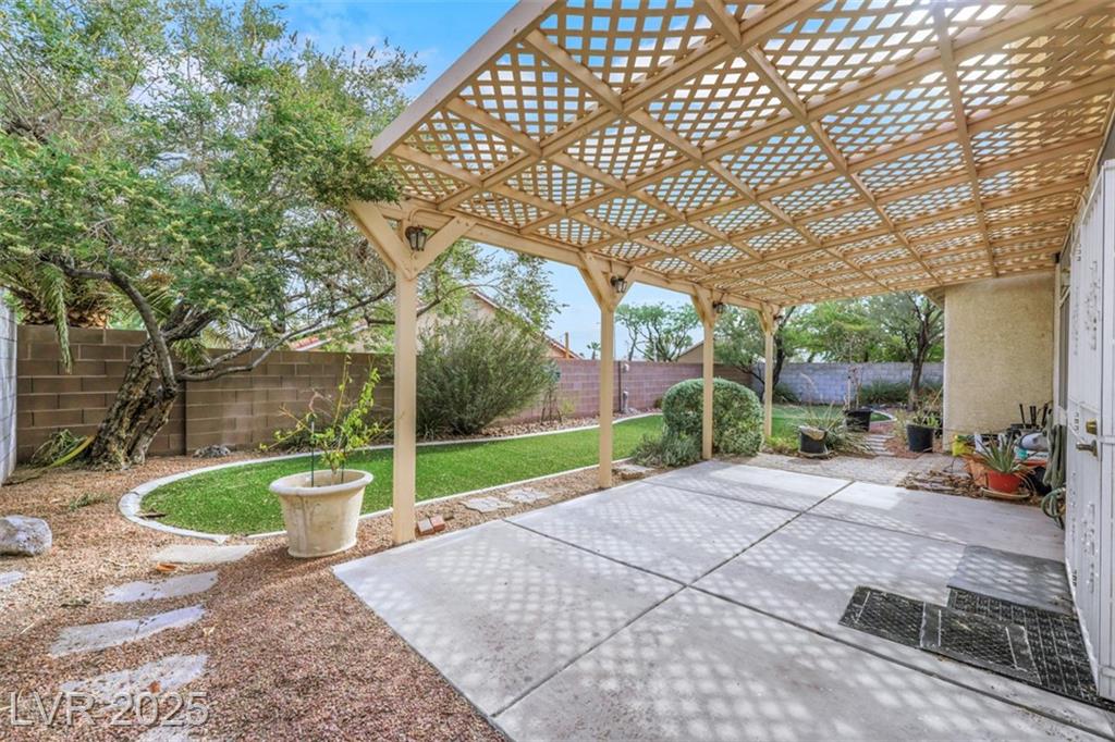 1078 Broomfield DR