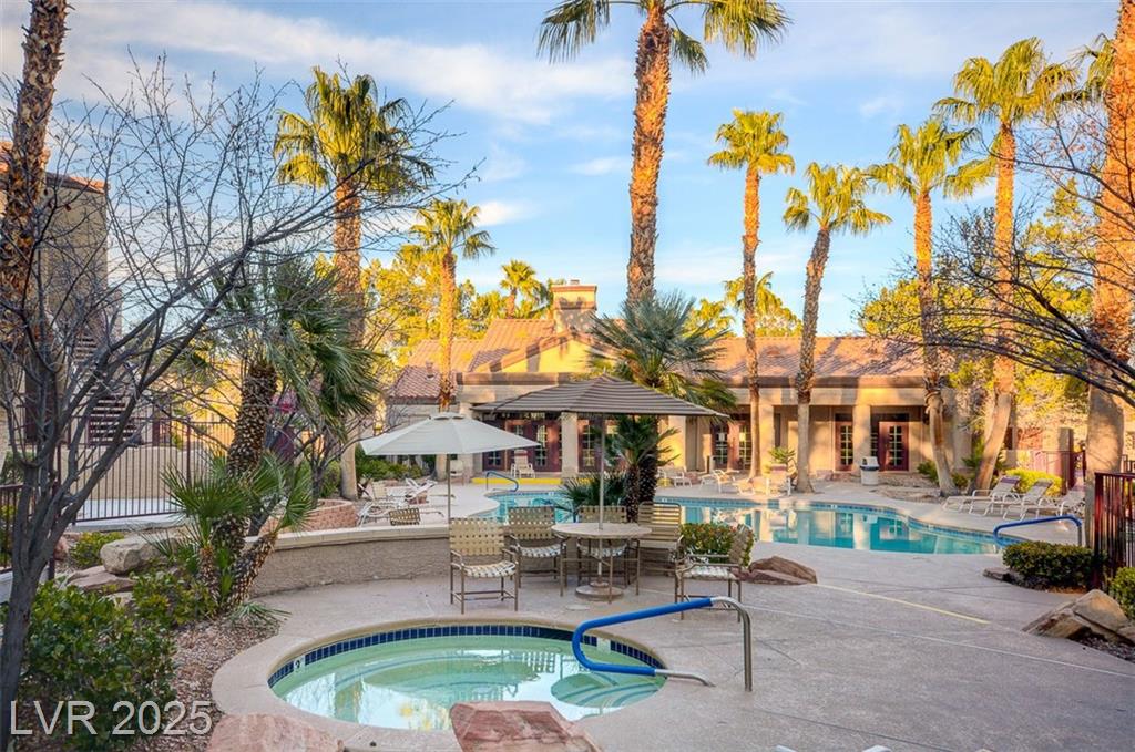 2200 Fort Apache RD